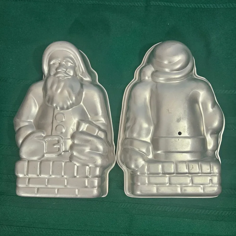 Vintage Aluminum 3D Santa-in-a-Chimney Cake Pan